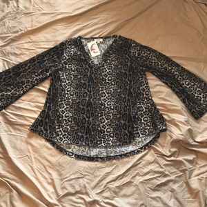Leopard black/brown/creme ladies large new with tags Umgee flare sleeve pullover